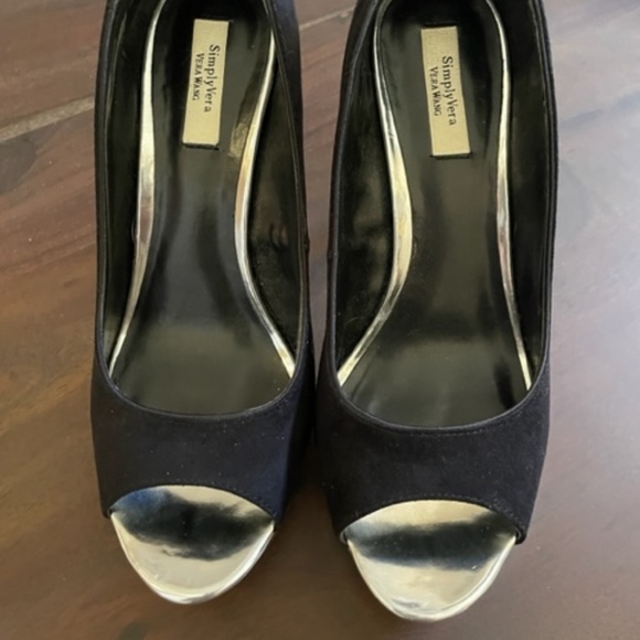 VERA WANG BLACK SUEDEW/SILVER PLATFORM W/JEWELED HEEL  SIZE SZ 8.5 - Picture 1 of 4